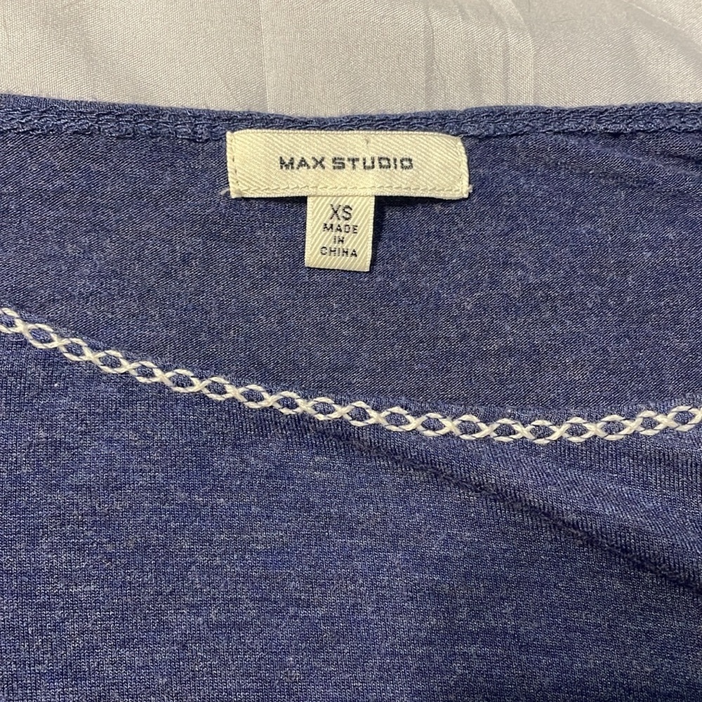 Cute top! - Picture 2 of 3